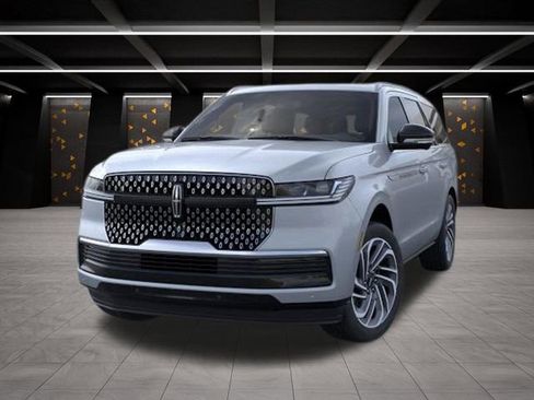 New 2026 Lincoln Navigator Reserve image 2