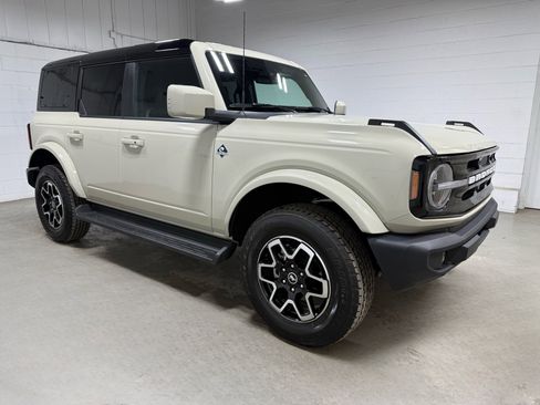 Used 2025 Ford Bronco Outer Banks image 3