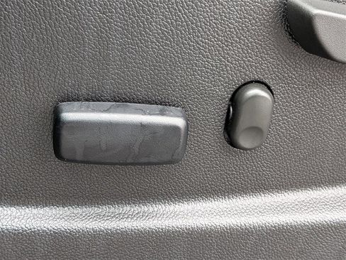 Used 2022 Chevrolet Colorado Z71 image 19