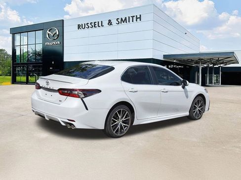 Used 2023 Toyota Camry SE w/ Convenience Package FWD image 4