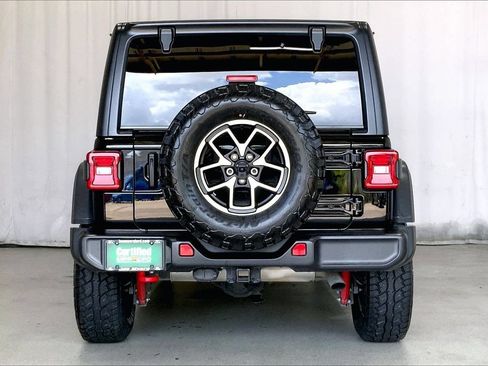 Used 2024 Jeep Wrangler Unlimited Rubicon w/ Convenience Group AWD/4WD image 3