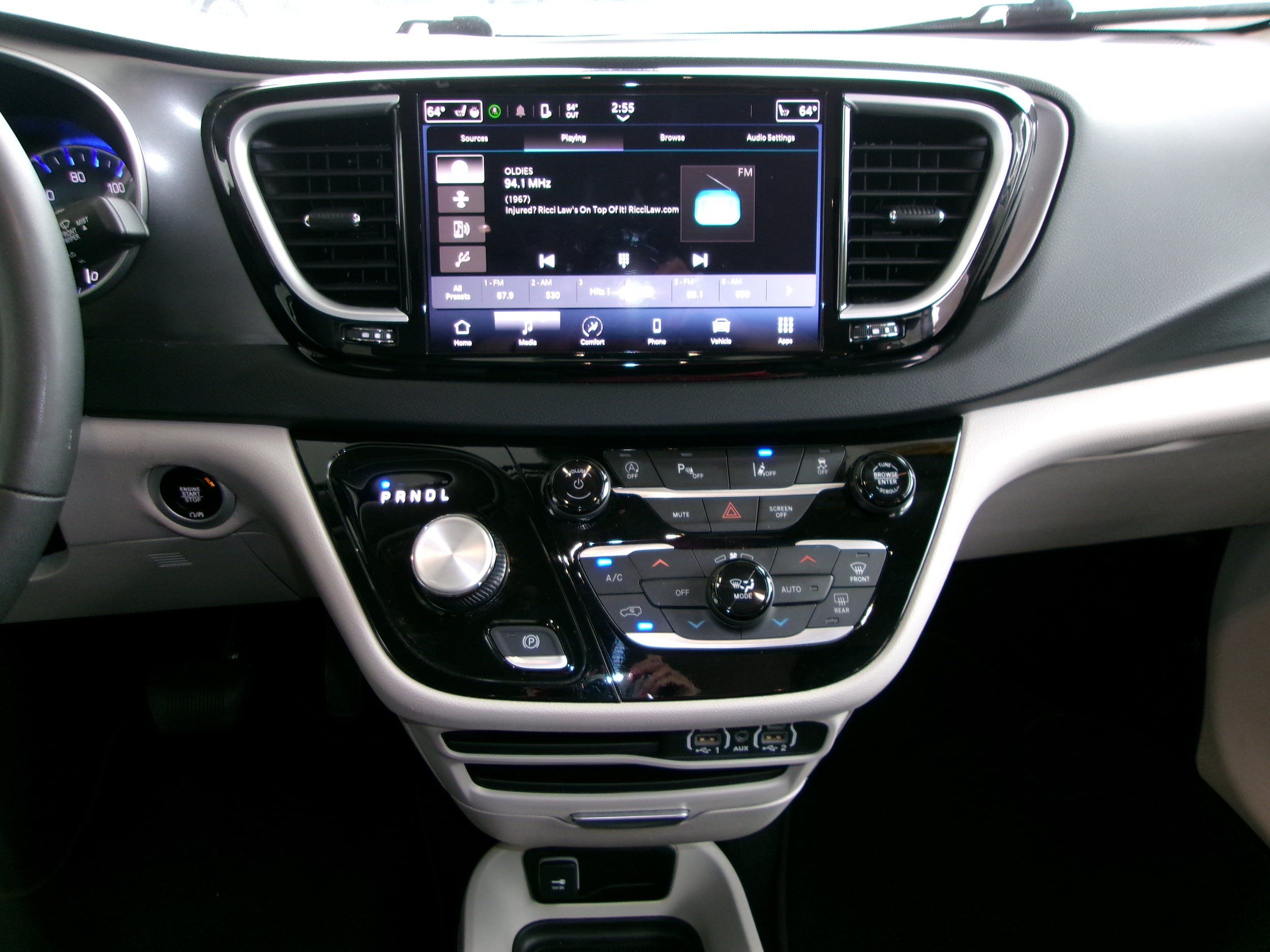 Used 2024 Chrysler Pacifica Touring-L FWD image 15