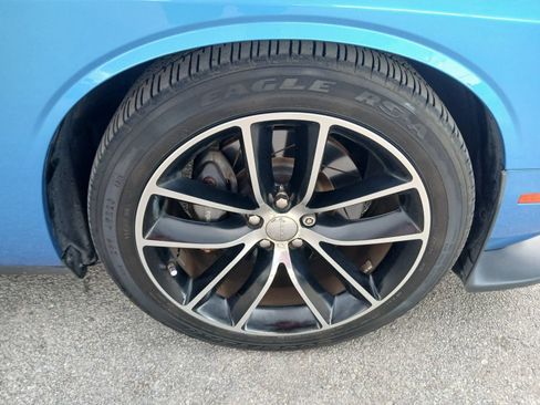 Used 2016 Dodge Challenger R/T Scat Pack w/ Leather Interior Group RWD image 17