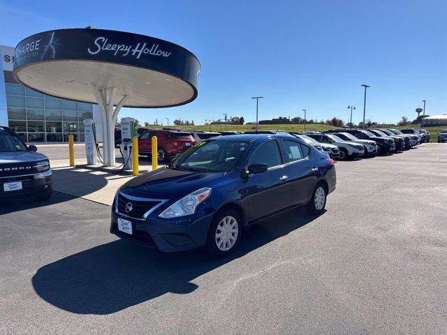 Used 2019 Nissan Versa SV FWD image 1