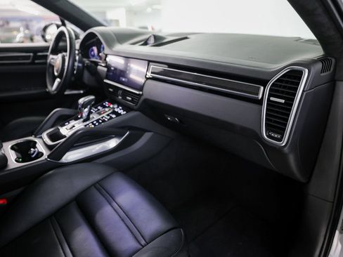 Certified 2022 Porsche Cayenne Turbo S image 28