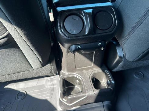 Used 2018 Jeep Wrangler Unlimited Sport S image 23