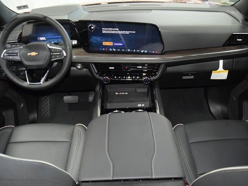 New 2025 Chevrolet Suburban Premier image 31