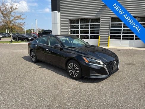 Used 2024 Nissan Altima 2.5 SV FWD image 1