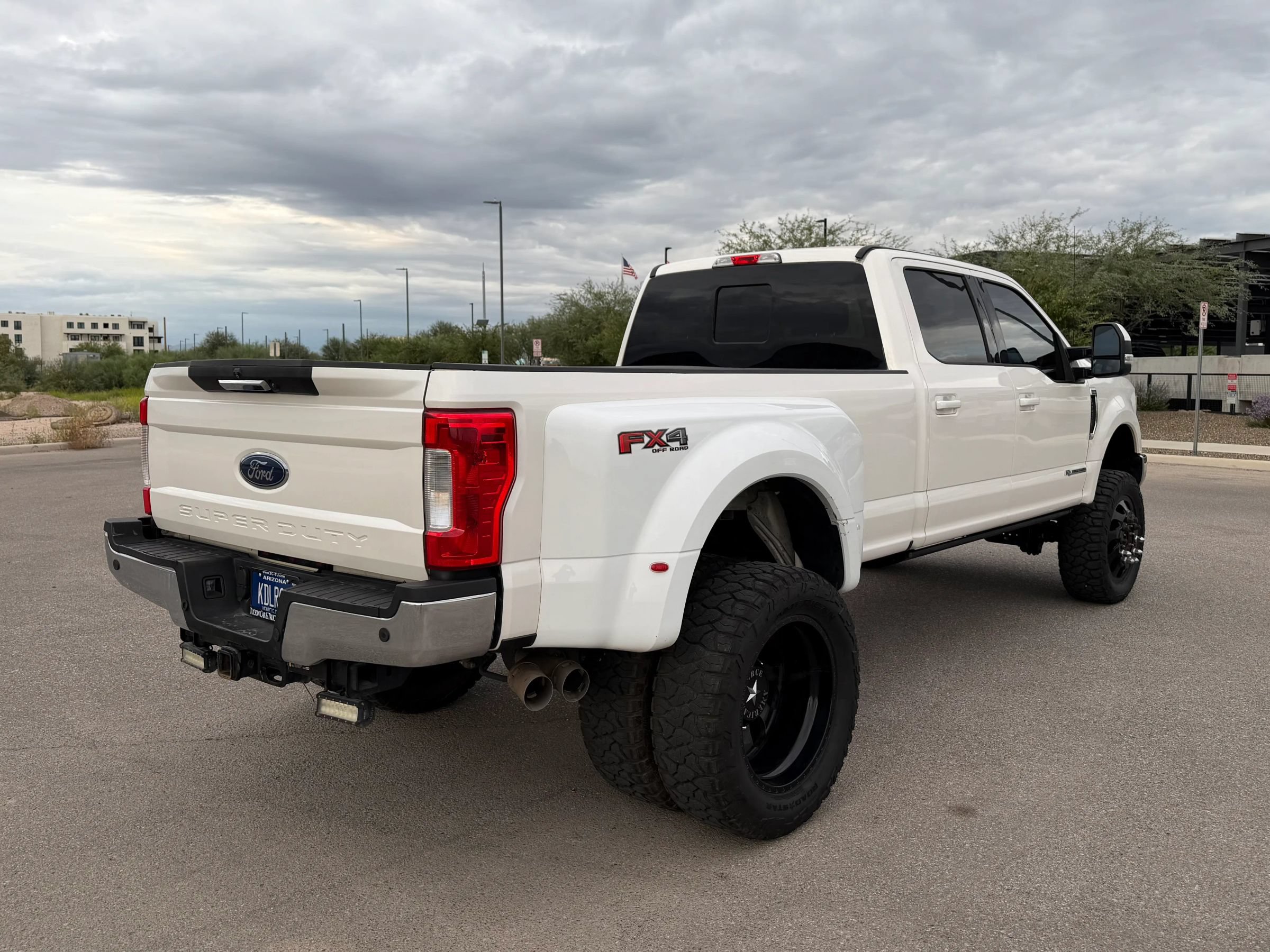 Used 2017 Ford F350 Lariat AWD/4WD image 4