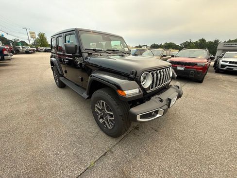 New 2026 Jeep Wrangler Unlimited Sahara AWD/4WD image 7