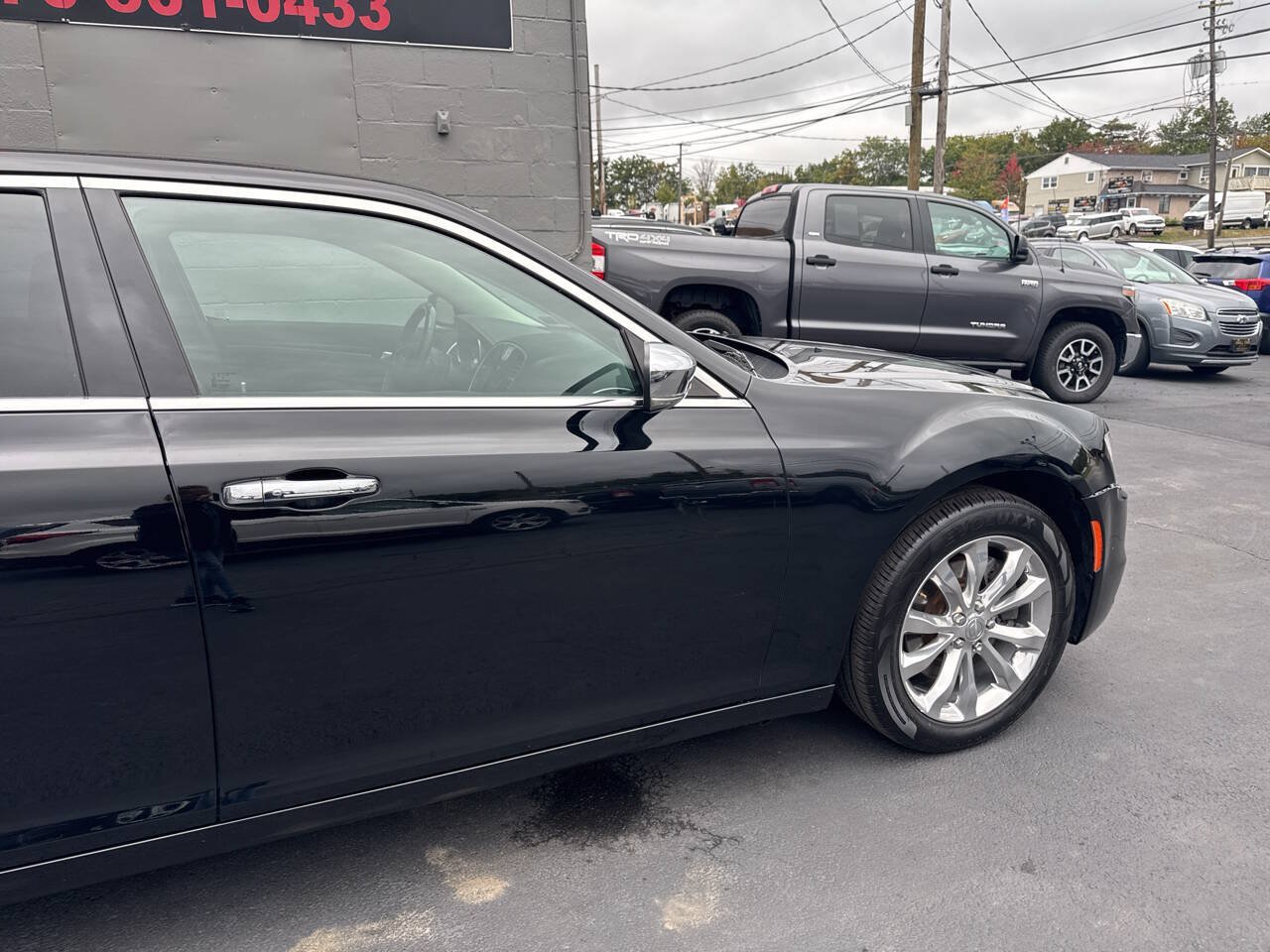Used 2017 Chrysler 300 C w/ Safetytec Plus Group AWD/4WD image 10