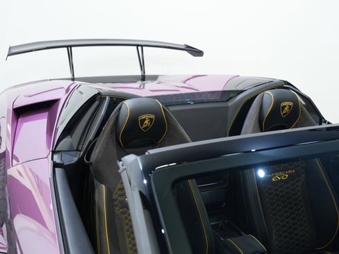 Used 2024 Lamborghini Huracan EVO image 14