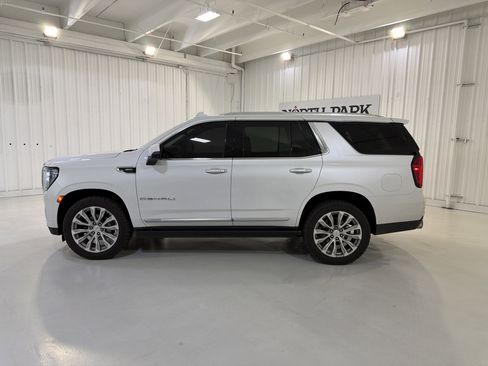 Used 2022 GMC Yukon Denali AWD/4WD image 2