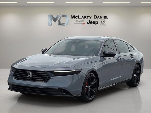 Used 2024 Honda Accord Sport image 2