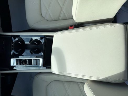 Used 2025 Volkswagen Atlas SE image 33