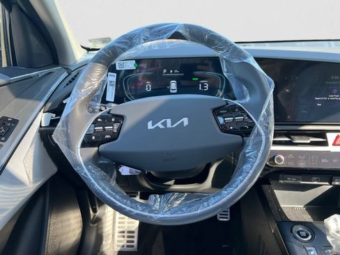 New 2025 Kia Niro EX Touring image 13