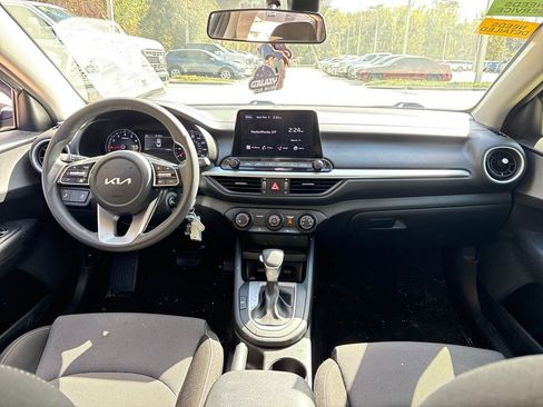 Used 2023 Kia Forte LXS w/ LXS Technology Package image 7