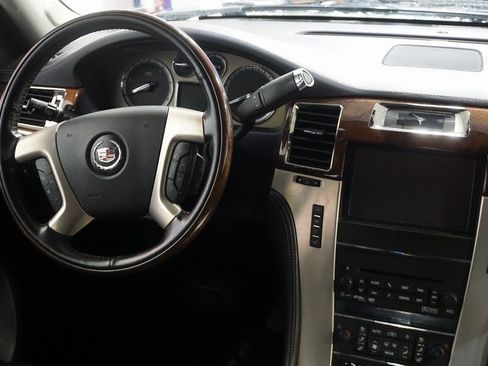 Used 2013 Cadillac Escalade Platinum image 28
