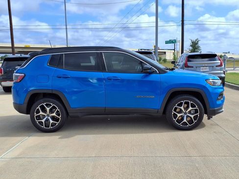 Used 2025 Jeep Compass Limited AWD/4WD image 8