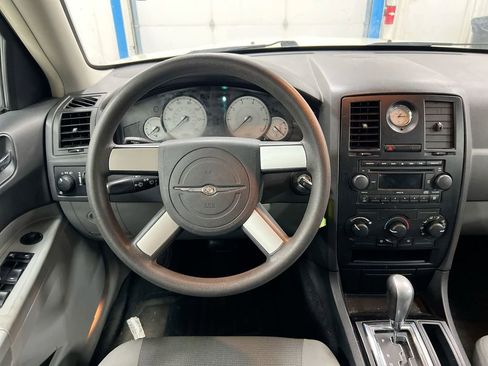 Used 2006 Chrysler 300 RWD image 6