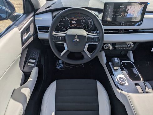 New 2026 Mitsubishi Outlander SE FWD image 14