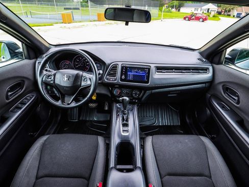 Used 2019 Honda HR-V Sport image 2