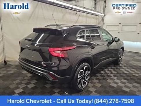 Used 2025 Chevrolet Trax RS image 4