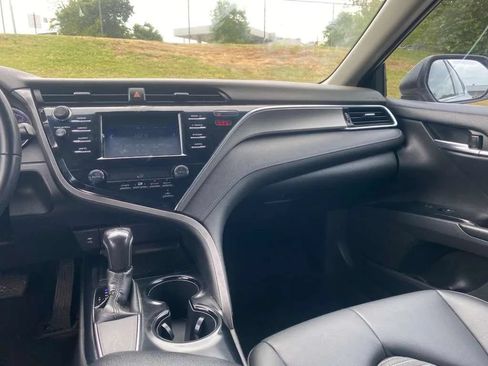 Used 2018 Toyota Camry SE FWD image 18