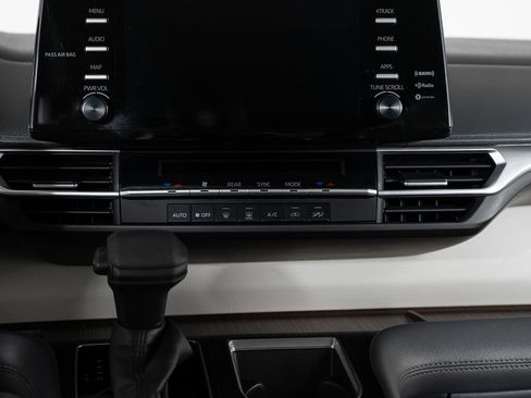 Used 2022 Toyota Sienna LE image 37