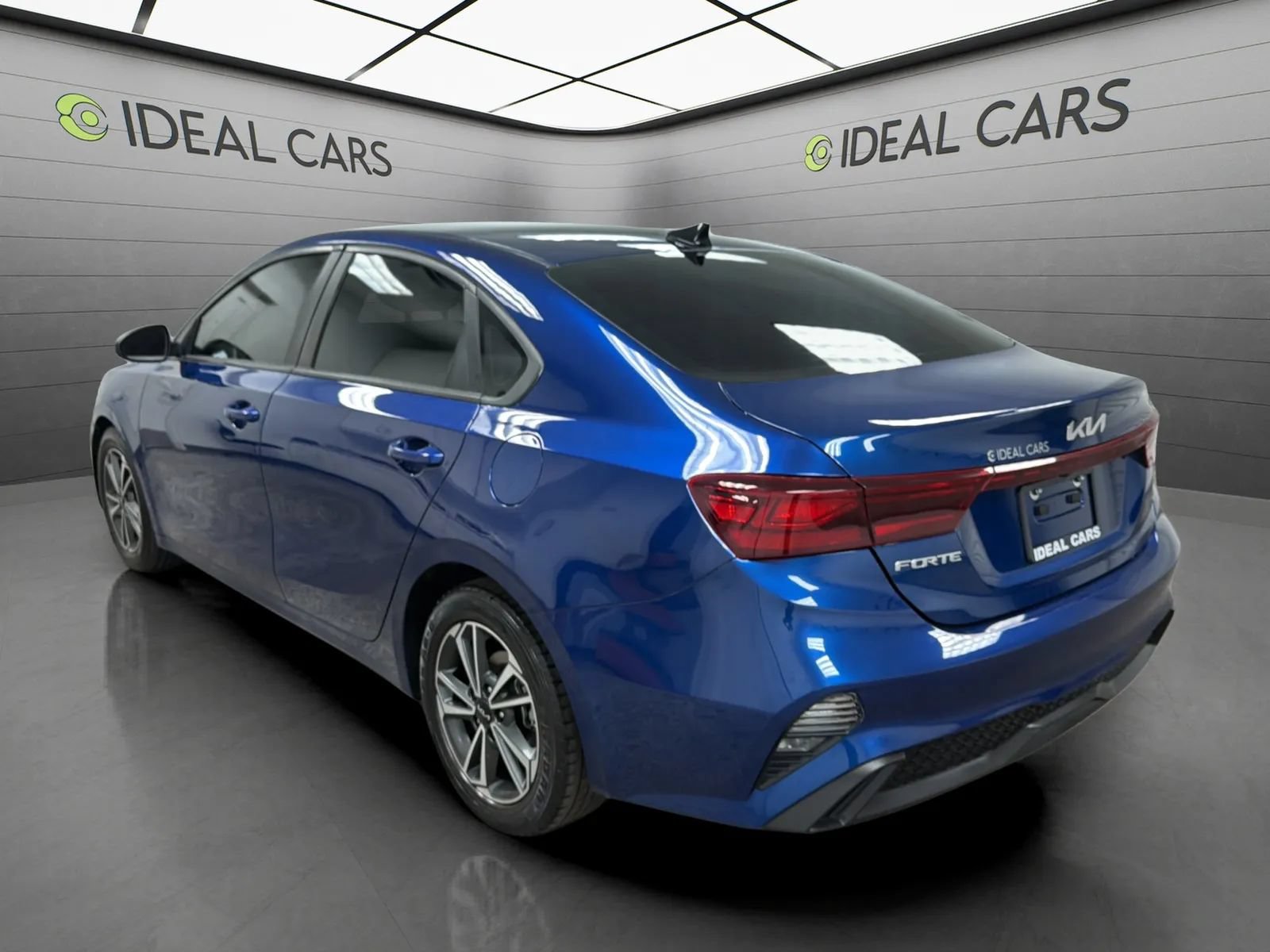 Used 2023 Kia Forte LXS FWD image 3