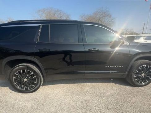 Used 2026 Chevrolet Traverse LT w/ Sun and Wheel Package image 9