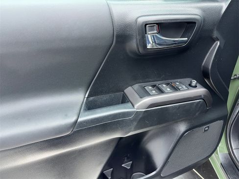 Used 2021 Toyota Tacoma TRD Sport image 35