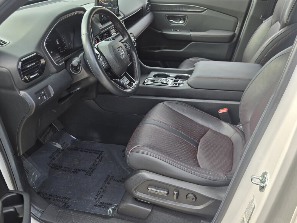 Certified 2025 Honda Pilot Black Edition image 11