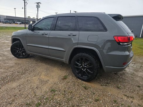 Used 2020 Jeep Grand Cherokee Altitude AWD/4WD image 7