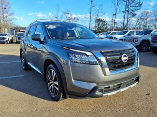 Used 2023 Nissan Pathfinder Platinum video 2