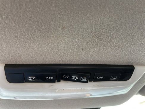 Used 2021 Nissan Versa SV image 39