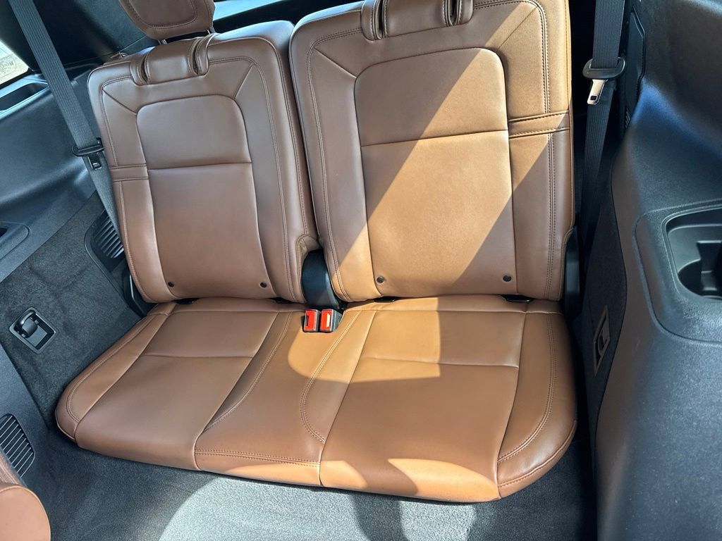 Used 2023 Lincoln Aviator Reserve w/ Equipment Group 201A AWD/4WD image 13