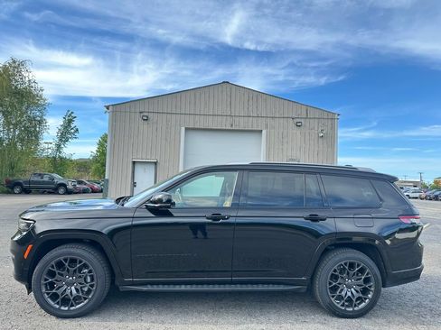 Used 2023 Jeep Grand Cherokee L Summit AWD/4WD image 11