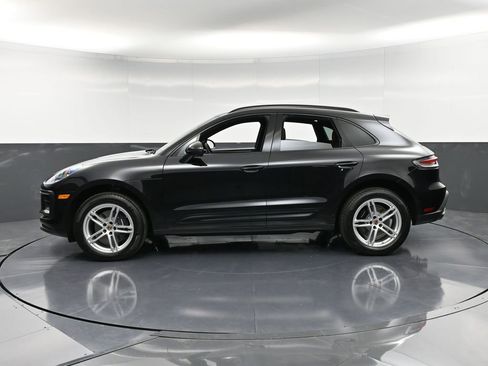 Certified 2025 Porsche Macan AWD/4WD image 2