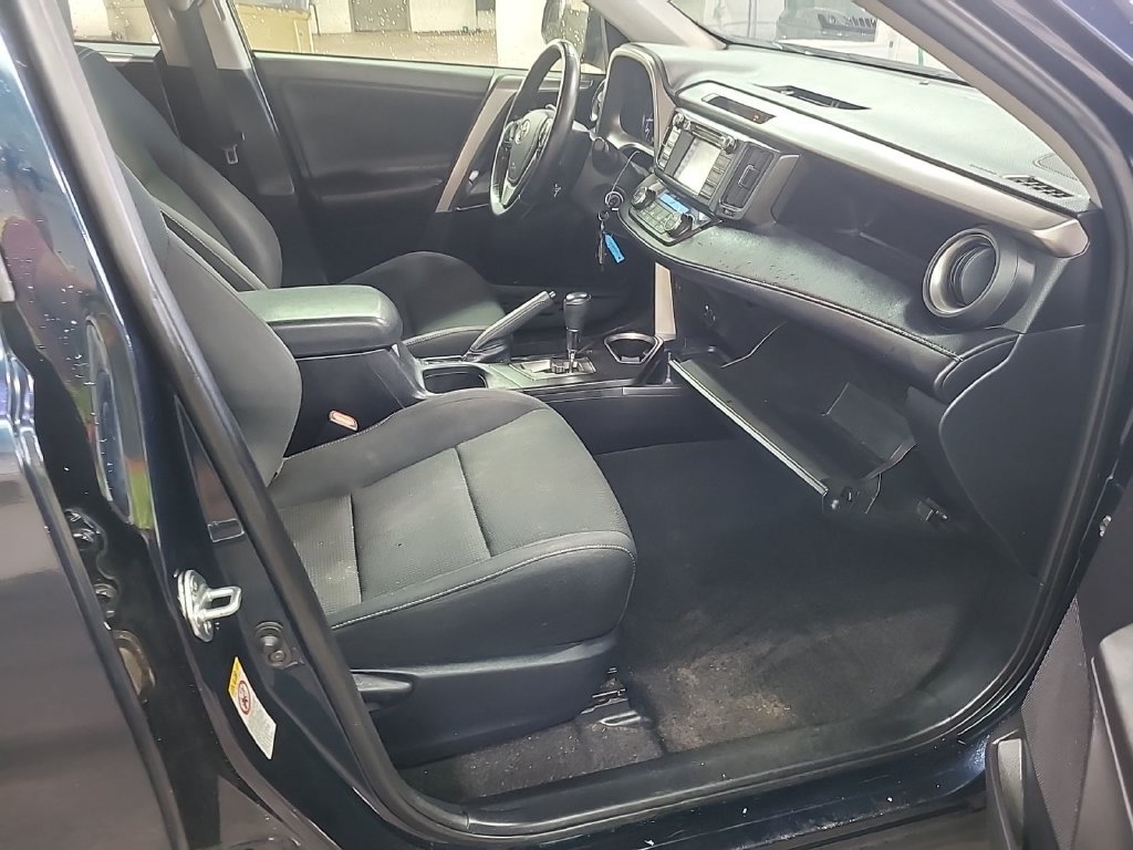 Used 2018 Toyota RAV4 XLE w/ All Weather Liner Package AWD/4WD image 5