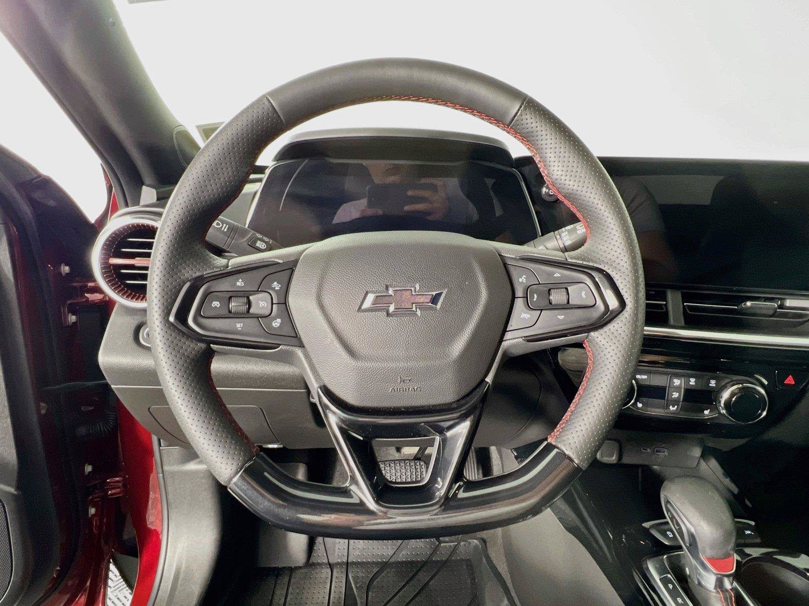 Used 2025 Chevrolet Trax RS w/ Driver Confidence Package FWD image 12