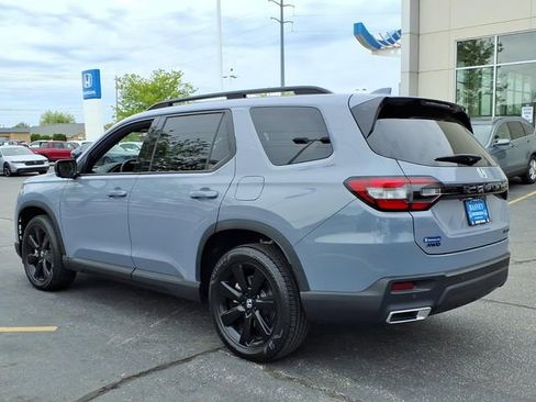Certified 2025 Honda Pilot Black Edition image 9