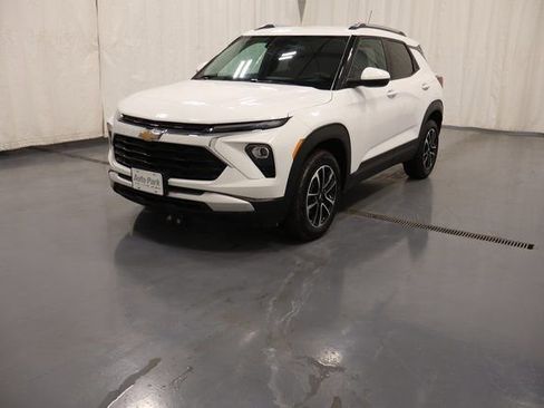 Used 2025 Chevrolet TrailBlazer LT AWD/4WD image 5