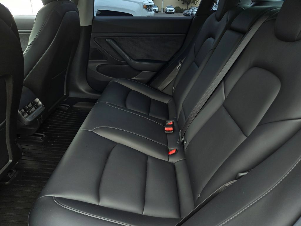 Used 2018 Tesla Model 3 Long Range RWD image 13