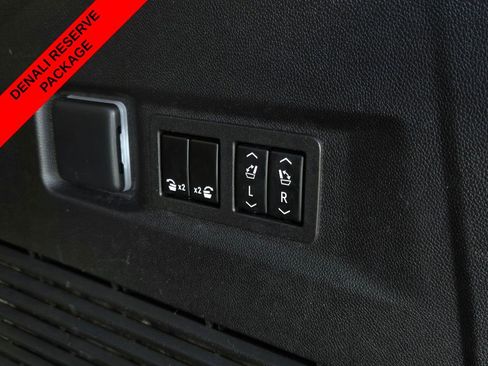 Used 2023 GMC Yukon Denali w/ Denali Reserve Package image 40