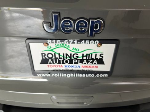 Used 2023 Jeep Renegade Latitude AWD/4WD image 42