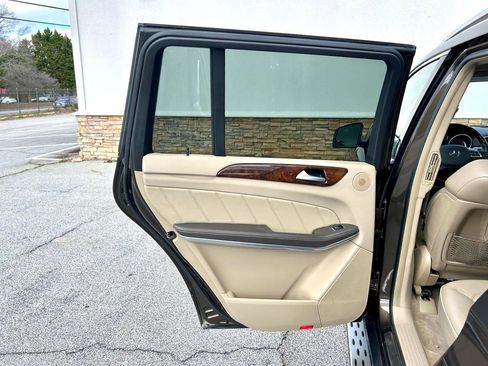 Used 2013 Mercedes-Benz GL 550 4MATIC image 27