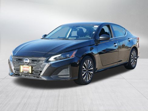 Used 2024 Nissan Altima 2.5 SV image 8