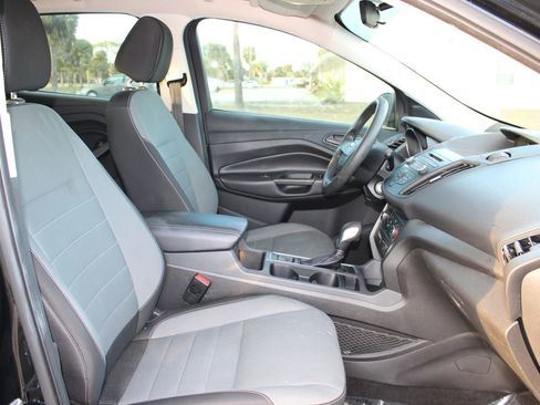 Used 2017 Ford Escape S image 5