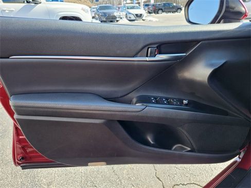 Used 2020 Toyota Camry XLE image 31
